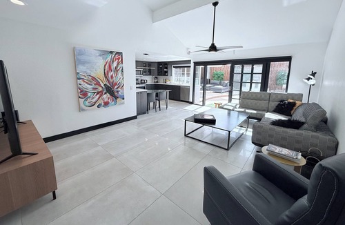 Agoura Hills House | Beautiful Agoura Hills 4BR w/Pool & jacuzzi