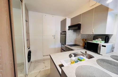 Bagneux Apartment | Beautiful, air-conditioned studio with a private entrance and garden.