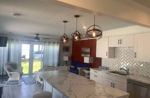 Sherkston House | Beautiful All Season Lake Home w pool and hot tub