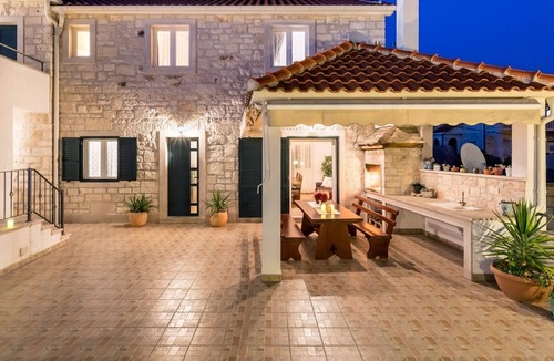 Selca Cabin | Beautiful and authentic Dalmatian house with private pool, 1,5 km from the sea