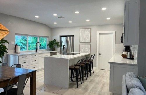 Flagami House | Beautiful And Comfortable Home and studios