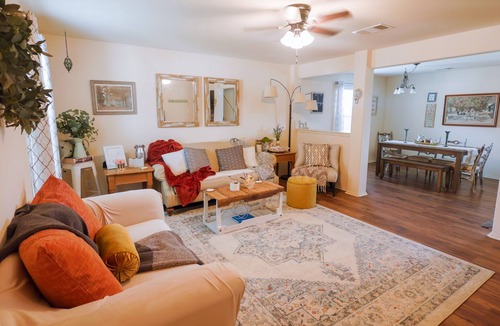 Manor House | Beautiful and cozy 3 bedroom House in Manor Tx PET FRIENDLY