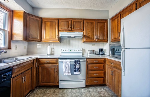 Olathe House | Beautiful and Cozy Olathe Home. Family friendly with King Bed