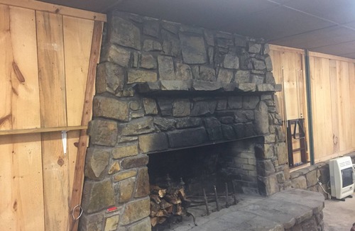 Smithville Cabin | Beautiful and cozy two bed, one bath cabin nestled in the Kiamichi Mountains