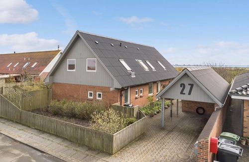 Thyboron House | Beautiful and family-friendly vacation home with whirlpool bathtub and orangery in the garden.