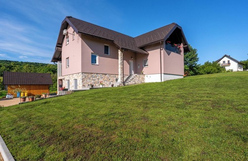 Smoljanac Apartment | Beautiful and relaxing studio apartment near Plitvice Lakes.