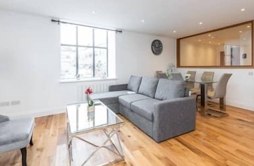 Uxbridge North Condo | Beautiful and Modern Apartment (BR2)