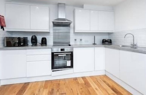 Uxbridge North Condo | Beautiful and Modern Apartment (BR2)