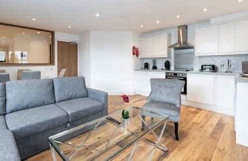 Uxbridge North Condo | Beautiful and Modern Apartment (BR2)