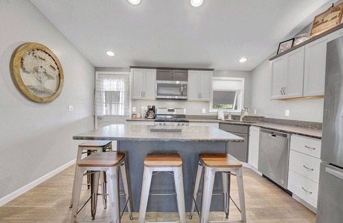 Chaffee Apartment | Beautiful and modern 3 bedroom, 1 bath Duplex. Sleeps 6
