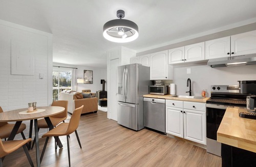 Blue River Condo | Beautiful and Modern 2 Bedroom, 1 Bath. Close to Ski Resort and Hiking