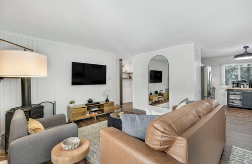 Blue River Condo | Beautiful and Modern 2 Bedroom, 1 Bath. Close to Ski Resort and Hiking