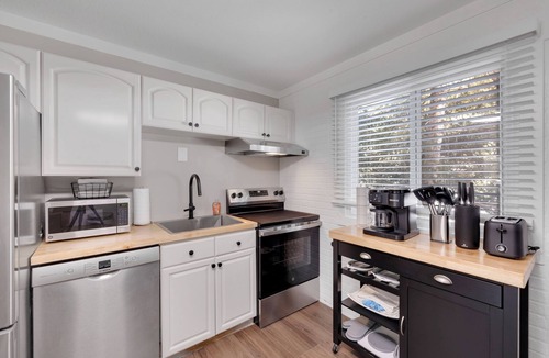 Blue River Condo | Beautiful and Modern 2 Bedroom, 1 Bath. Close to Ski Resort and Hiking