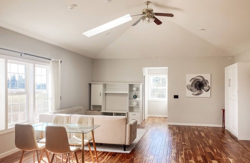 Brush Prairie House | BEAUTIFUL AND PEACEFUL STUDIO WITH FARM VIEWS