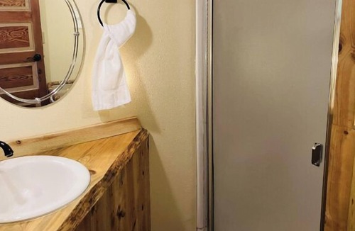 Wolf Creek Cabin | Beautiful and Quaint Cabin