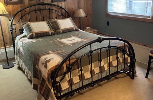 Wolf Creek Cabin | Beautiful and Quaint Cabin