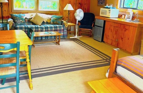 Wolf Creek Cabin | Beautiful and Quaint Cabin