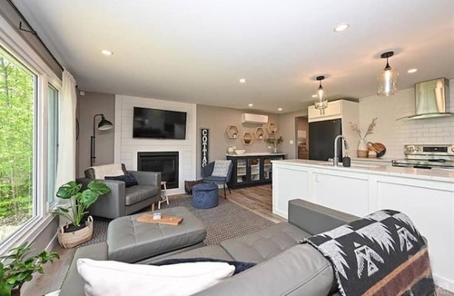 Addison Cottage | Beautiful and Secluded Waterfront Cottage