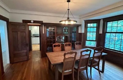 Upper East Side Apartment | Beautiful and Spacious 3BR plus Garage