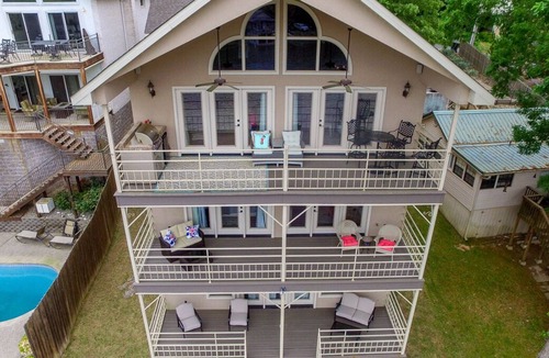 Piney House | Beautiful and Spacious Lake Hamilton Home!