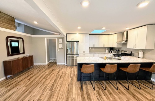 Gahanna House | Beautiful and Spacious, Convenient to everything Columbus!