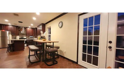 Spring Branch West House | Beautiful and Spacious 3-bedroom House