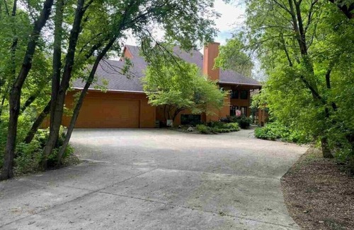 Saint Peter House | Beautiful and Unique 3 Bedroom Home in Saint Peter MN