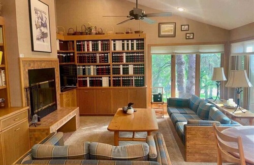 Saint Peter House | Beautiful and Unique 3 Bedroom Home in Saint Peter MN
