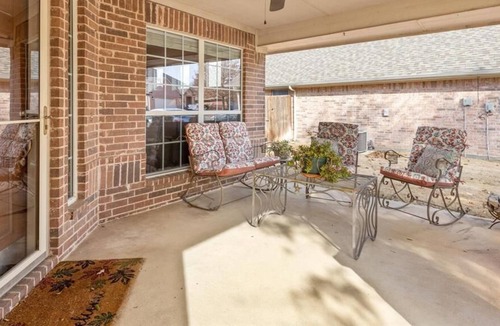 Burleson House | Beautiful and Unique 4 Bedroom Home in Shannon Creek