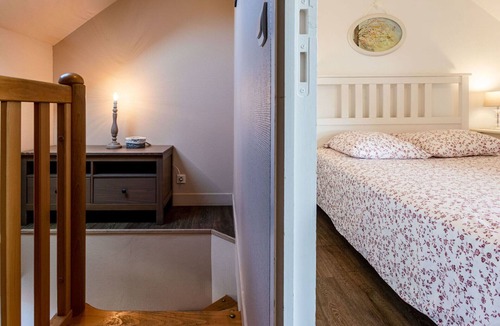Beuvron-en-Auge House | Beautiful apartment in villa for 4 guests with WIFI
