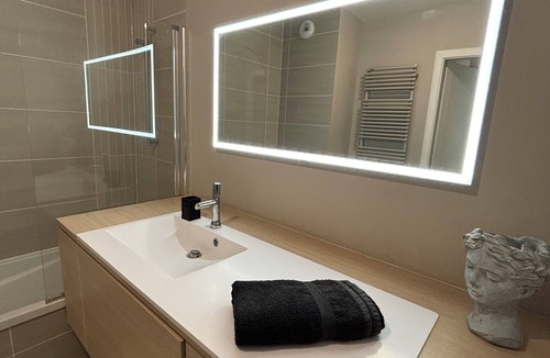 Castelnau-le-Lez Apartment | Beautiful apartment in a luxury residence