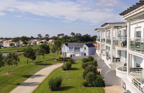 Coex Apartment | Beautiful apartment for 6 guests with WIFI, pool, TV, terrace, pets allowed and parking