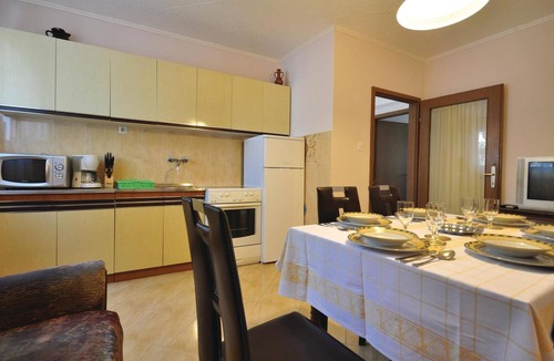 Kastel Gomilica Apartment | Beautiful apartment in Kastel Gomilica with WiFi