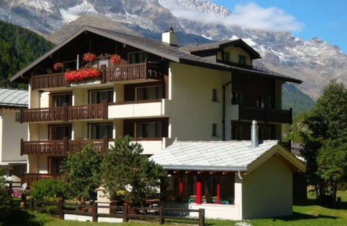 Saas Almagell Apartment | Beautiful apartment for 5 guests with WIFI, TV and balcony