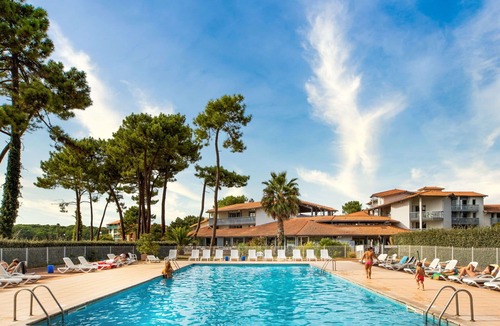 Soustons Apartment | Beautiful apartment for 4 guests with WIFI, pool, TV, terrace and pets allowed