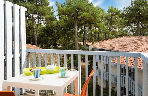 Soustons Apartment | Beautiful apartment for 4 guests with WIFI, pool, TV, terrace and pets allowed