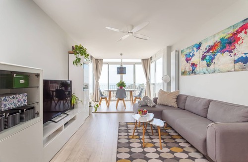 Castelldefels Apartment | Beautiful apartment with fantastic sea views
