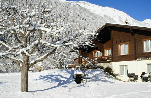 Reckingen Apartment | Beautiful apartment for 2 guests with WIFI, TV, balcony and parking