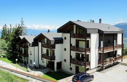 Heremence Apartment | Beautiful apartment for 4 guests with pool, WIFI, TV, balcony, pets allowed and panoramic view