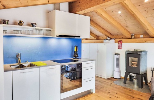 Porto Ronco Apartment | Beautiful apartment for 4 guests with WIFI, TV, balcony, pets allowed and panoramic view