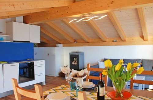 Porto Ronco Apartment | Beautiful apartment for 4 guests with WIFI, TV, balcony, pets allowed and panoramic view