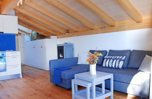 Porto Ronco Apartment | Beautiful apartment for 4 guests with WIFI, TV, balcony, pets allowed and panoramic view