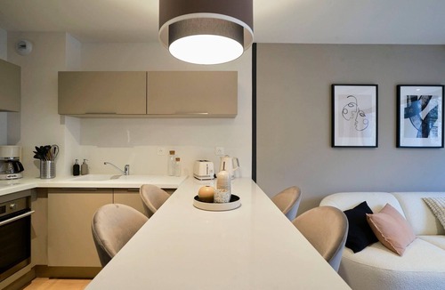 La Madeleine Apartment | Beautiful apartment with 2 bedrooms & parking