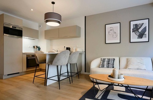 La Madeleine Apartment | Beautiful apartment with 2 bedrooms & parking