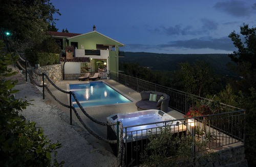 Split Apartment | Beautiful apartment Stela with private heated pool and whirlpool