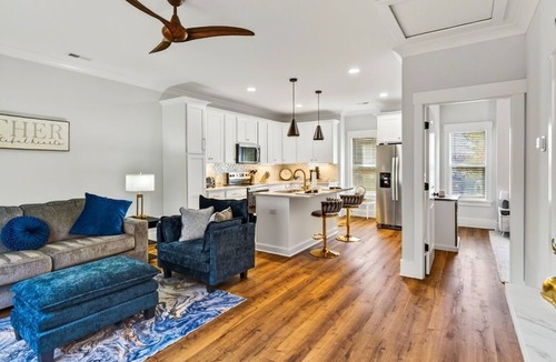 Apex House | Beautiful apartment above garage! Walk to historic downtown retail & dining