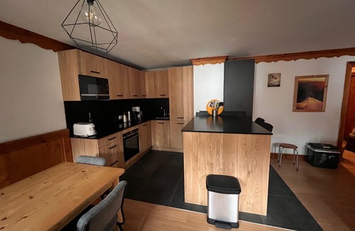 Oz-en-Oisans Apartment | Beautiful apartment and balconies on the slopes! Swimming pool, sauna, hammam and fitness