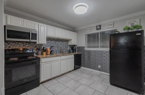 Mahncke Park Apartment | Beautiful Apartment at The Botanical Gardens #1