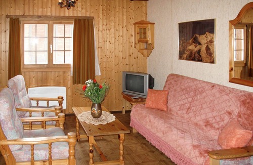 Saas-Balen House | Beautiful apartment in villa for 6 guests with WIFI, TV, patio and pets allowed