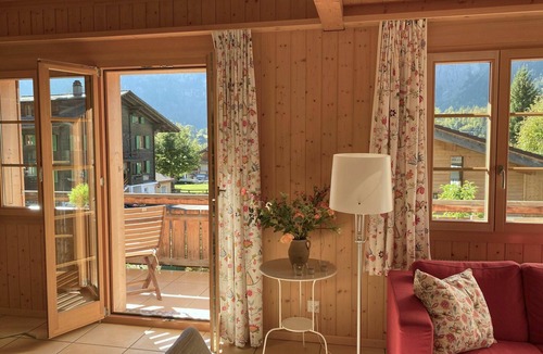 Kandersteg Apartment | Beautiful apartment for 4 people with WIFI, TV, balcony, panoramic view and parking